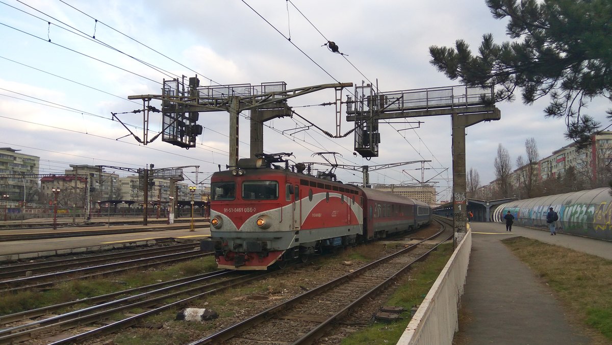 E-Lok 91-53-0-461 086-7 verlässt am 16.02.2018 den bukarester Nordbahnhof.