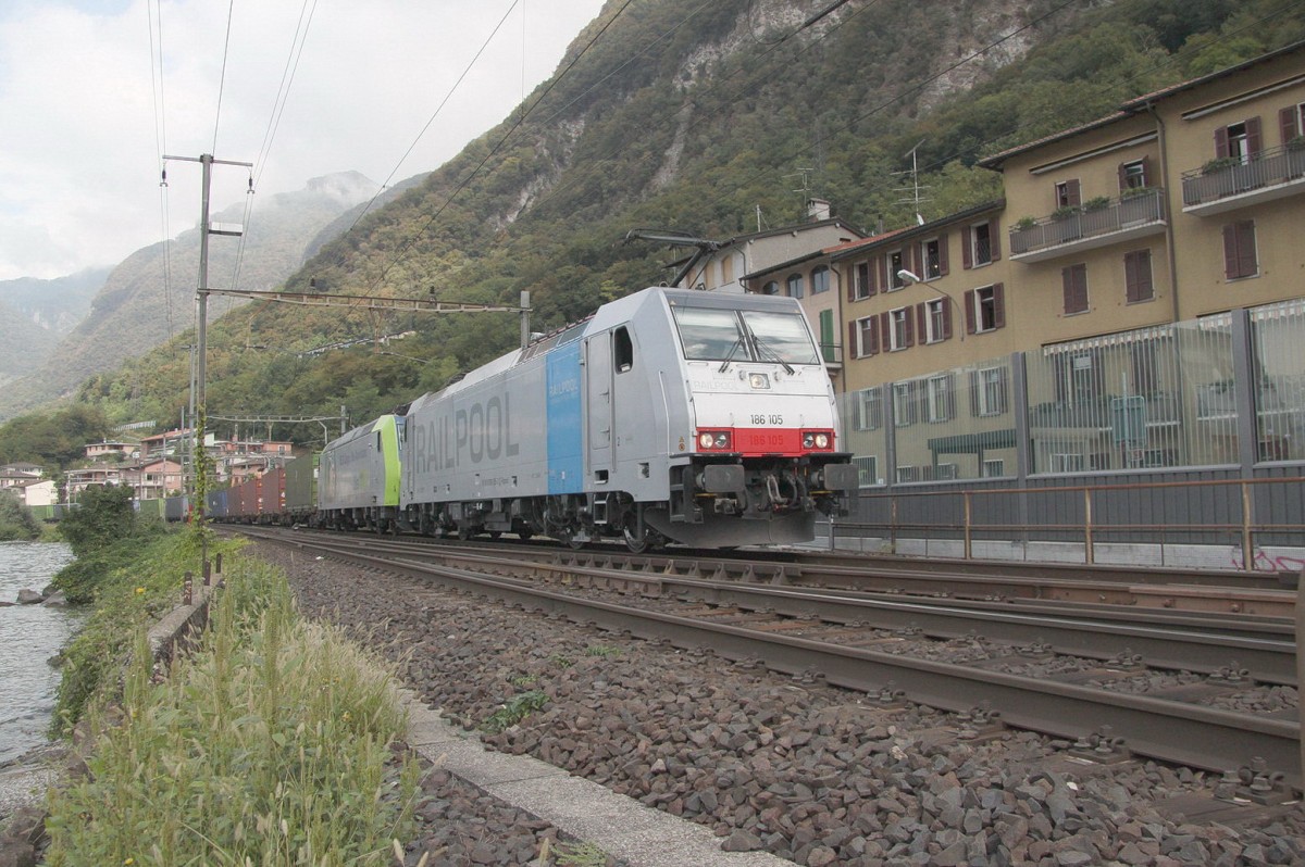 E-Lok Doppeltraktion mit einem Containerzug nach Chiasso am 07.09.13 in Capolago/TI