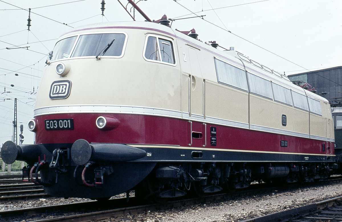 E03 001 im Bw München Hbf.  1965