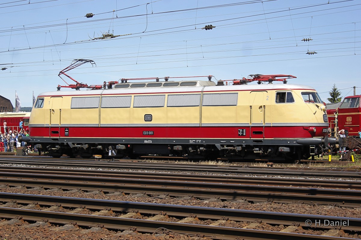 E03 001 DB bei der Lokparade  50 Jahre E03  im DB-Museum Koblenz L�tzel, Juni 2015.
