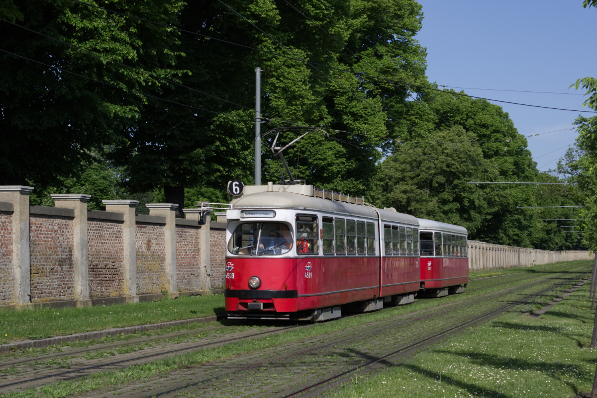 E1 4509 mit c4 1301 auf der Linie 6 zwischen Zentralfriedhof 2. und 3. Tor, 07.05.2018