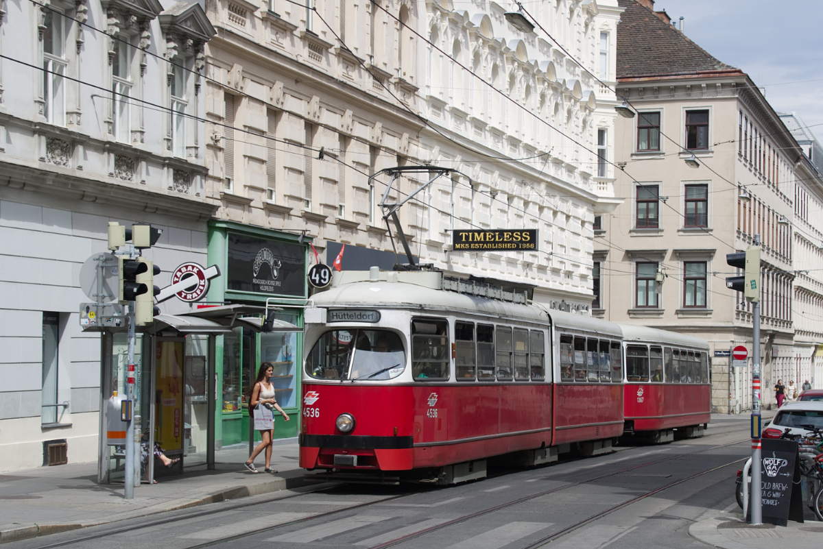 E1 4536 mit c4 1367 auf der Linie 49 in der Haltestelle Zieglergasse, 27.06.2017