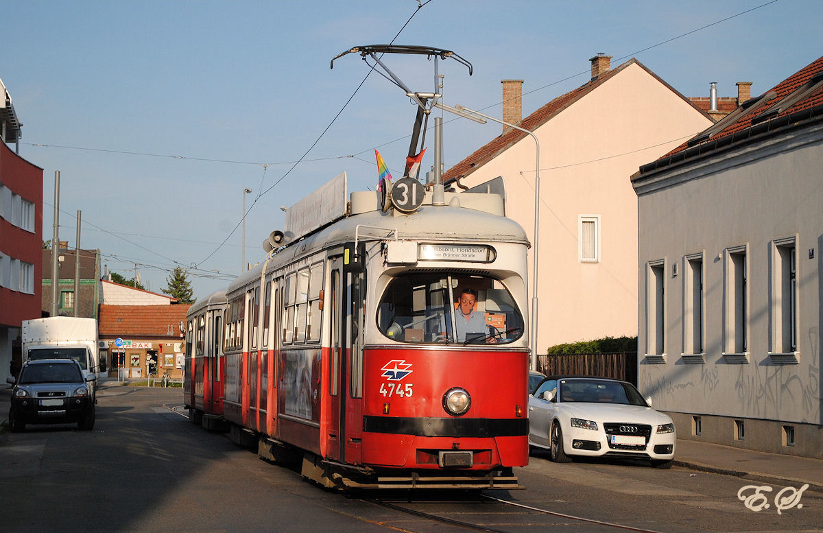 E1 4745 + c4, Stammersdorf, Josef Flandorfer Straße. (21.05.2014)