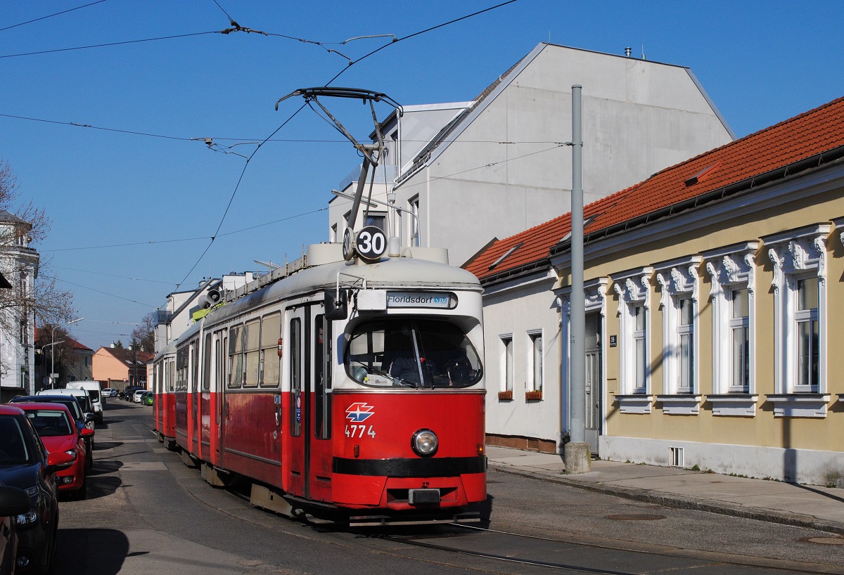 E1 4774 + c4 1363 umrunden die Häuserblockschleife in Stammersdorf. (01.03.2022)