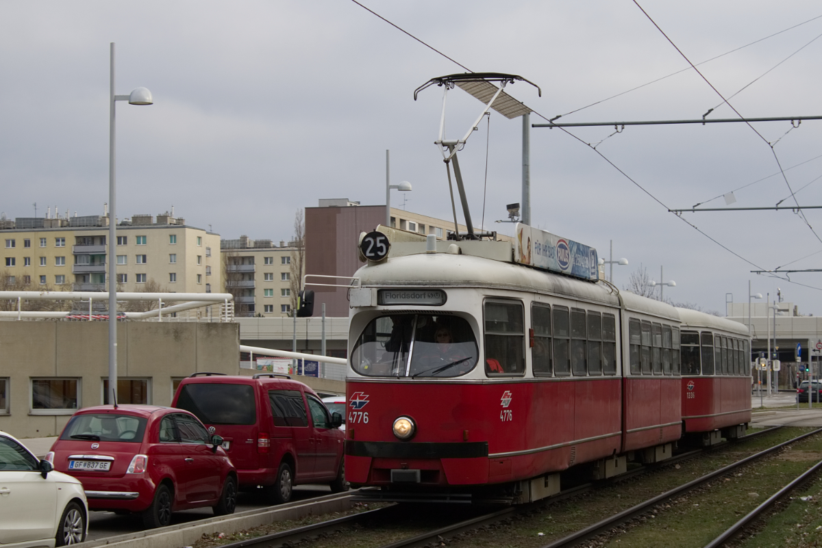 E1 4776 mit c4 1336 auf der Linie 25 in der Prandaugasse, 18.12.2017
