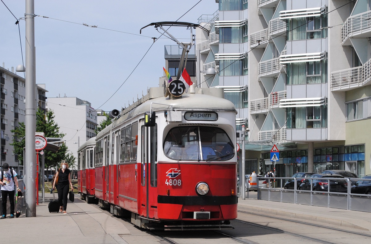 E1 4808 + c4 1357 biegt von der Tokiostraße in die Prandaugasse ein. (15.06.2021)