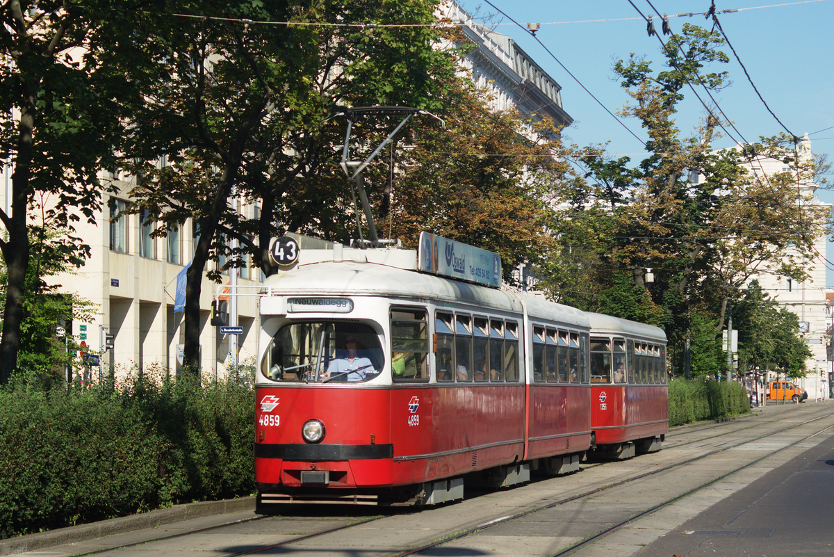 E1 4855 mit c4 1351 auf der Linie 43 in der Universitätsstraße, 30.06.2016