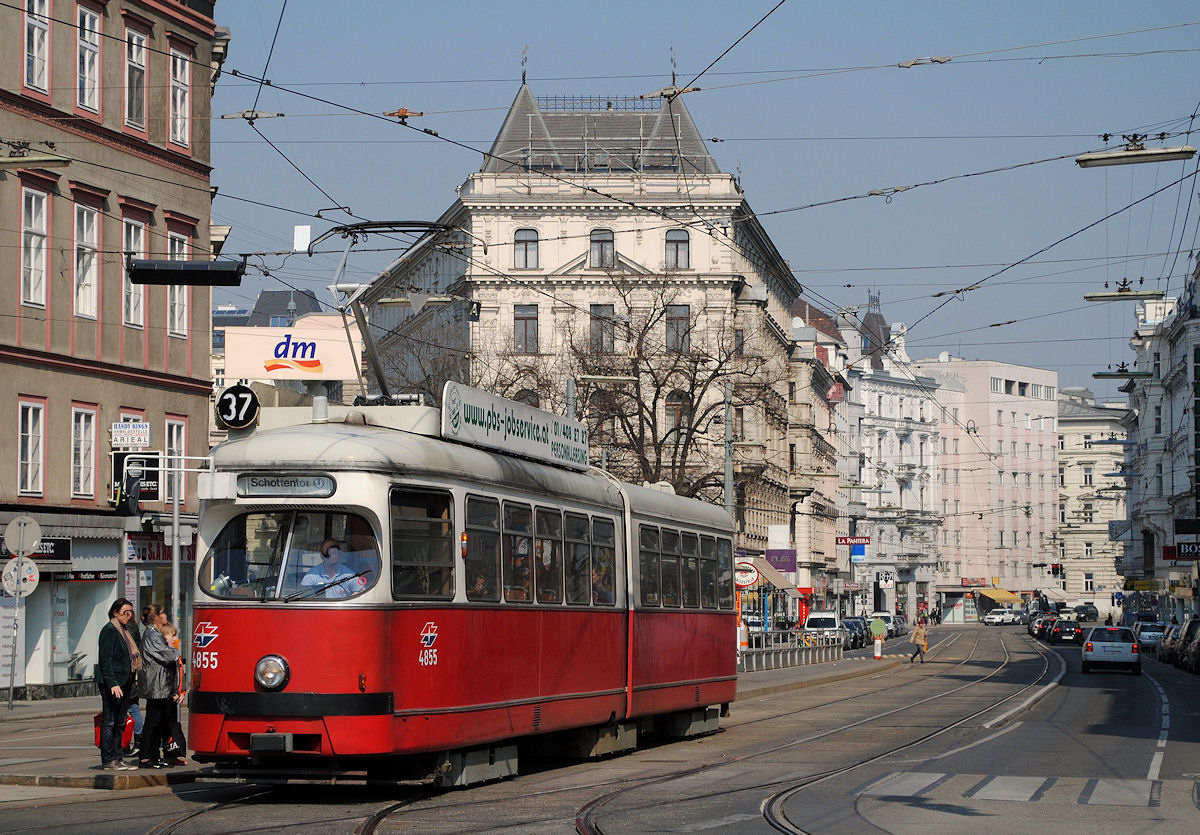 E1 4855, Nußdorfer Straße. (21.03.2015)