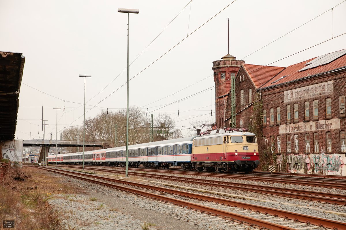 E10 1309 AKE mit Fußballsonderzug in Wuppertal Unterbarmen, Februar 2020.