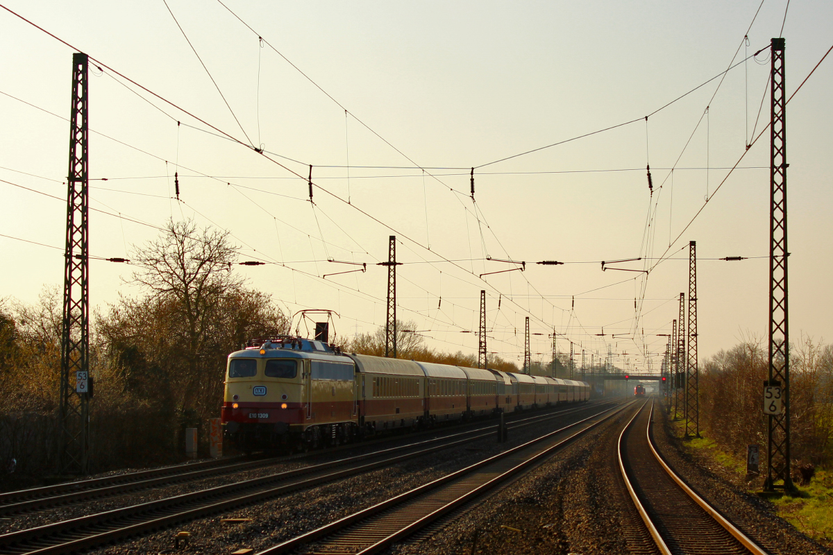 E10 1309 am 12.03.2016 in Duisburg-Rahm