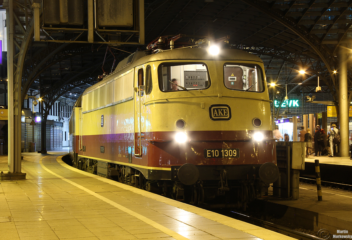 E10 1309 am AKE51 nach Dortmund auf Gleis 1 in Köln Hbf am 19.09.2018
