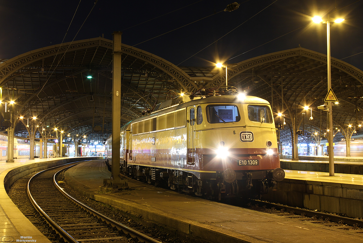 E10 1309 mit einem AKE Rheingold nach Lübeck in Köln Hbf am 30.11.2019