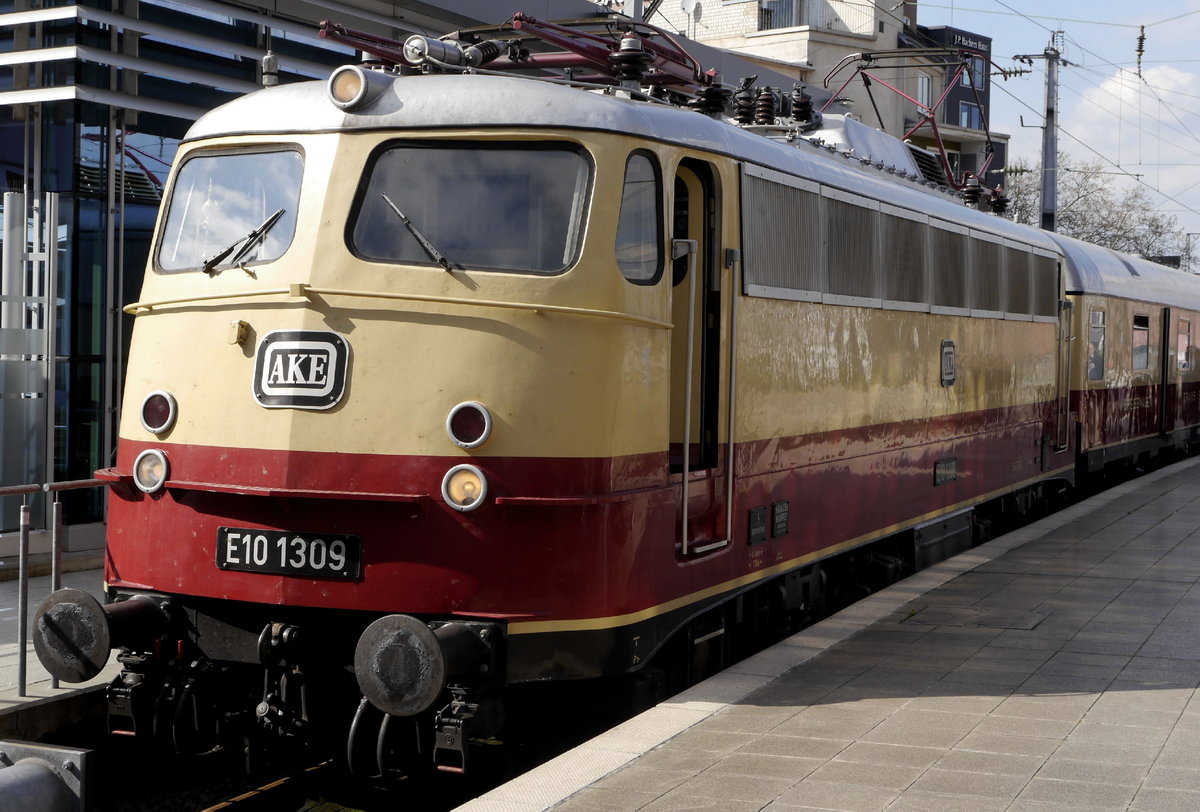 E10 1309 im Stumpfgleis an der Personalkantine ( Küchengleis ) im Kölner Hbf am 7.4.19.