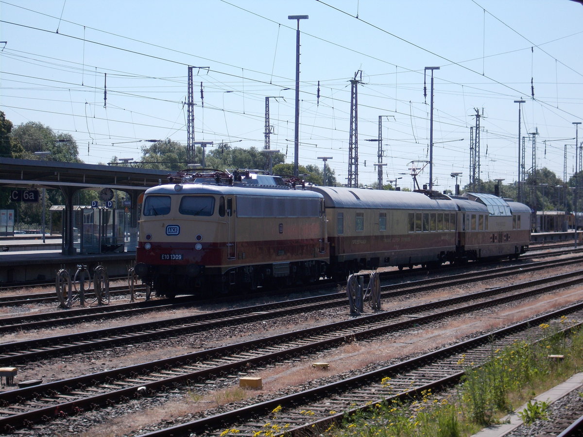 E10 1309(113 309)abgestellt,am 07.Juni 2016,in Stralsund.