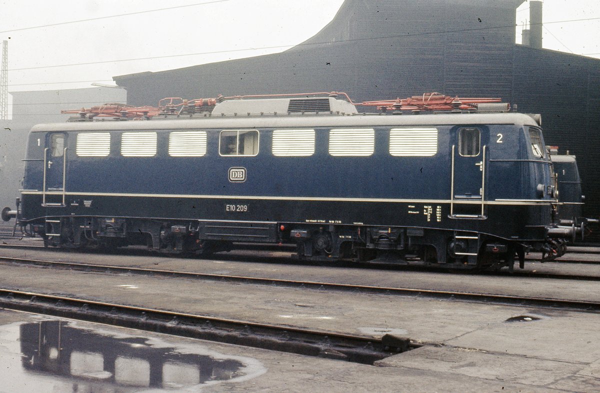 E10 209  im Bw