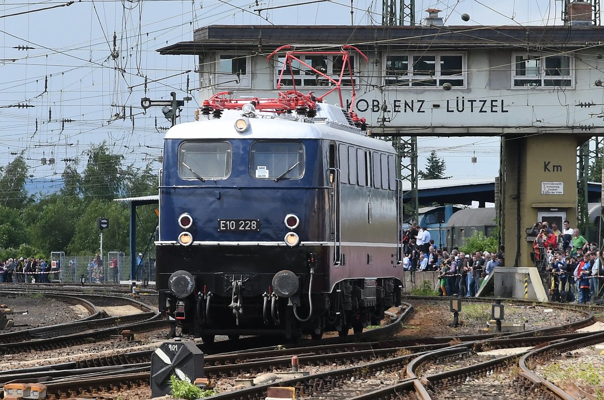 E10 228 am 18.06.16 zum Sommerfest in Koblenz-Lützel