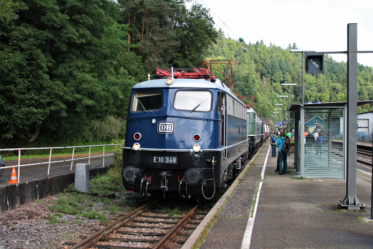 E10 348 am 13.09.2014 bei den Triberger Bahnhofstagen und zeigt sich den Besuchern.