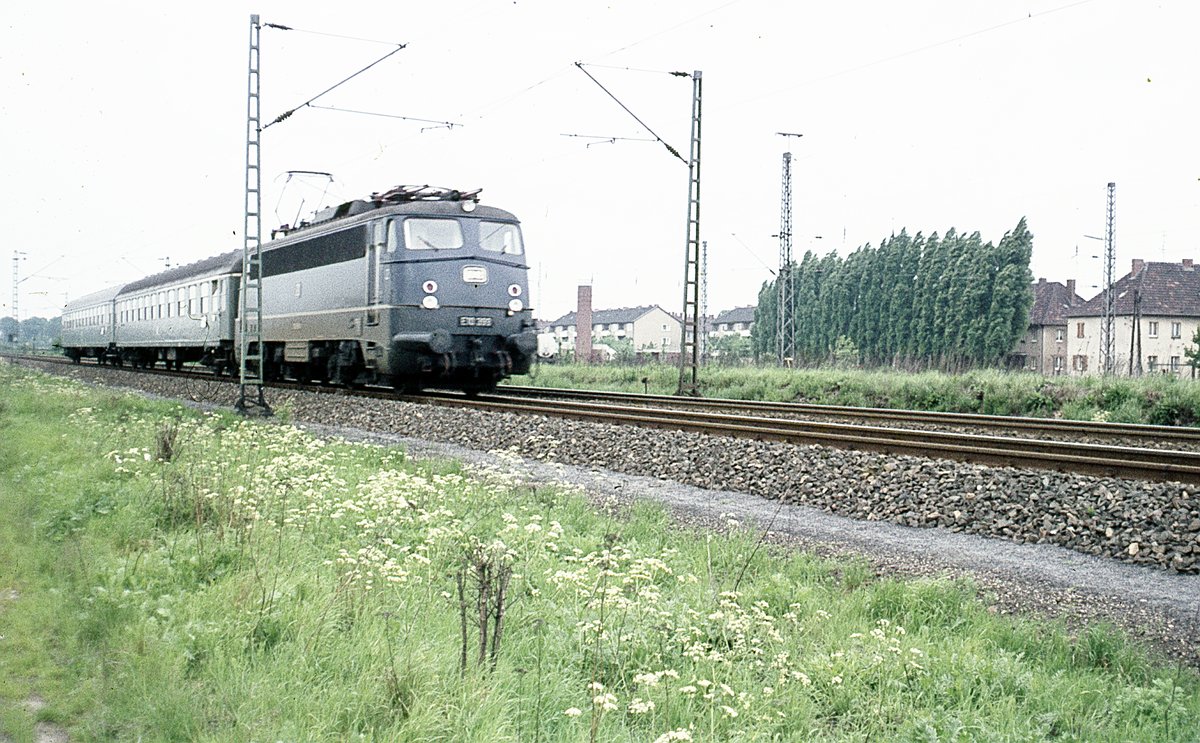 E10 399  mit 2 D-Zug-Wg. 