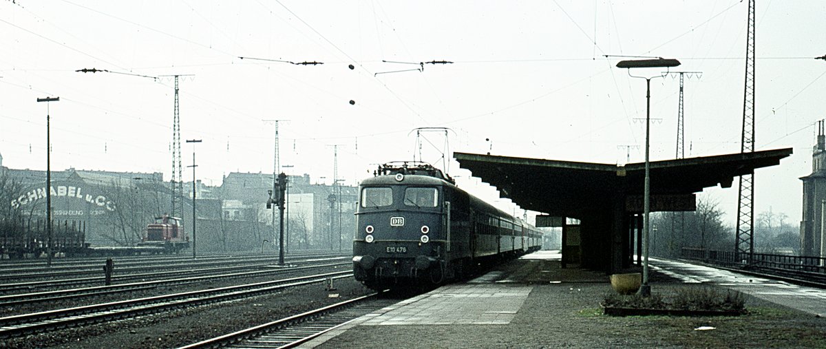 E10 476  mit Eilzug  Köln-
