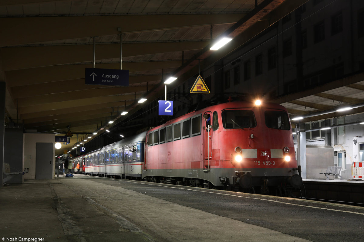E10 noch planmäßig 2021 unterwegs ^^
Mal wieder bespannte 115 459 von GFF den RB 32526. Hier abfahrbereit in Wuppertal Hbf.
19. Februar, Wuppertal