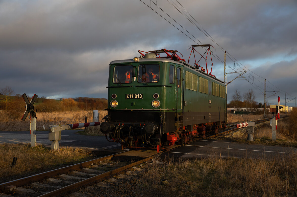 E11 013 am 18.02.2023 in Mukran.
