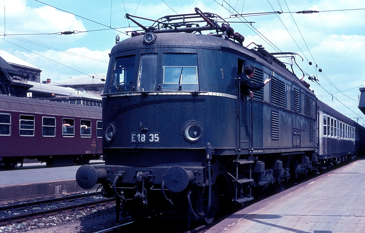 E18 35  Nürnberg Hbf  06. 1968