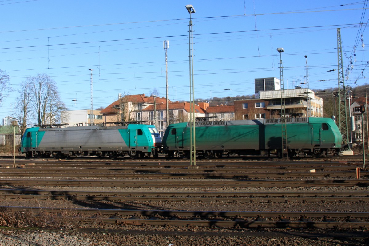 E186 132 und 145 CL-005 beide von Crossrail Stehen auf dem abstellgleis in Aachen-West.
Aufgenommen vom Bahnsteig in Aachen-West am einem schönem Sonnentag am 2.2.2014.