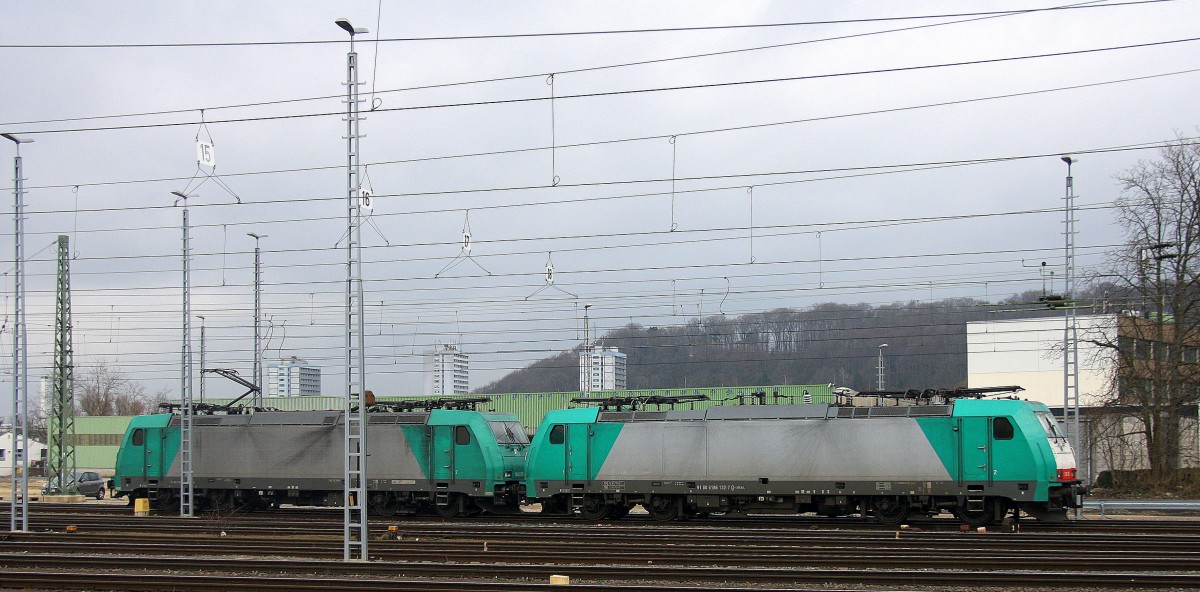 E186 132 von Crossrail steht auf dem abstellgleis in Aachen-West. 
Aufgenommen vom Bahnsteig in Aachen-West.
Bei Regenwolken am Vormittag vom 21.3.2015.