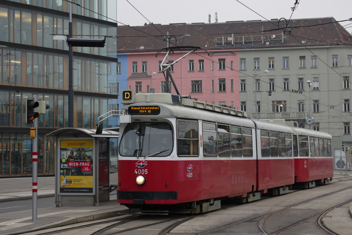 E2 4005 mit c5 1405 auf der Linie D in der Haltestelle Quartier Belvedere, 06.01.2018