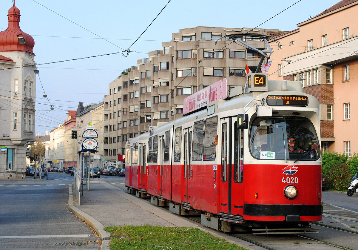 E2 4020 + c5 1420 als U-Bahnersatzverkehr in der Heiligenstädterstraße bei der Haltestelle Grinzinger Straße. (04.10.2014)