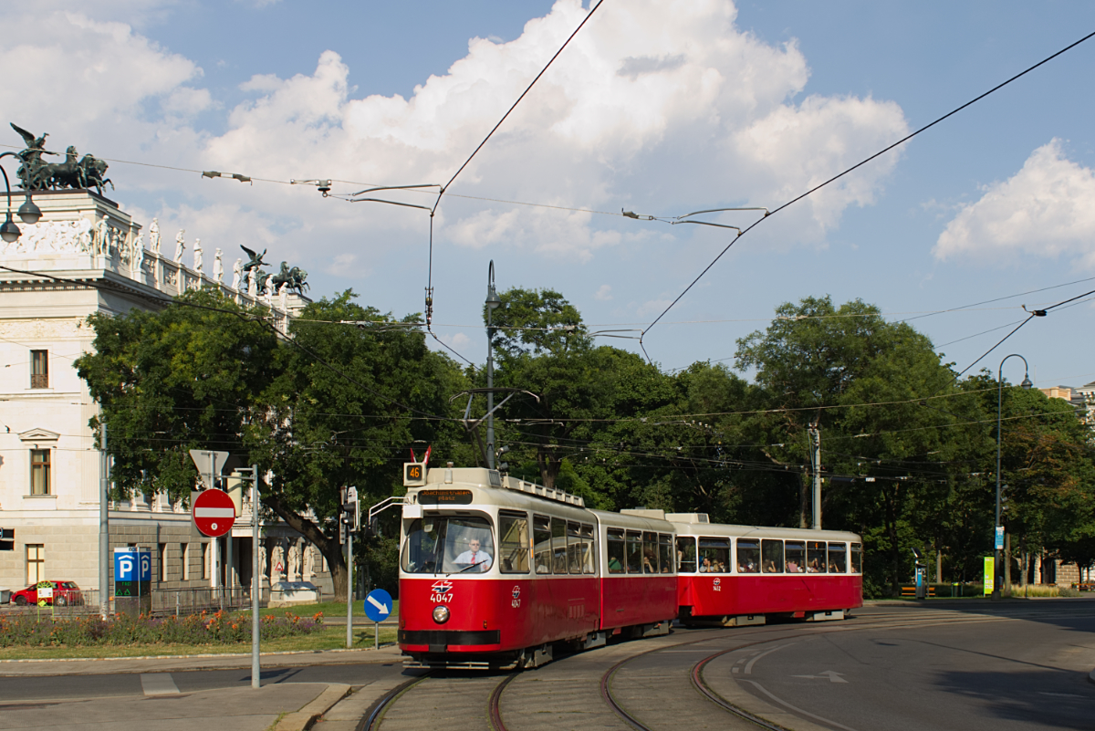 E2 4047 mit c5 1452 auf der Linie 46 am Schmerlingplatz, 06.07.2017
