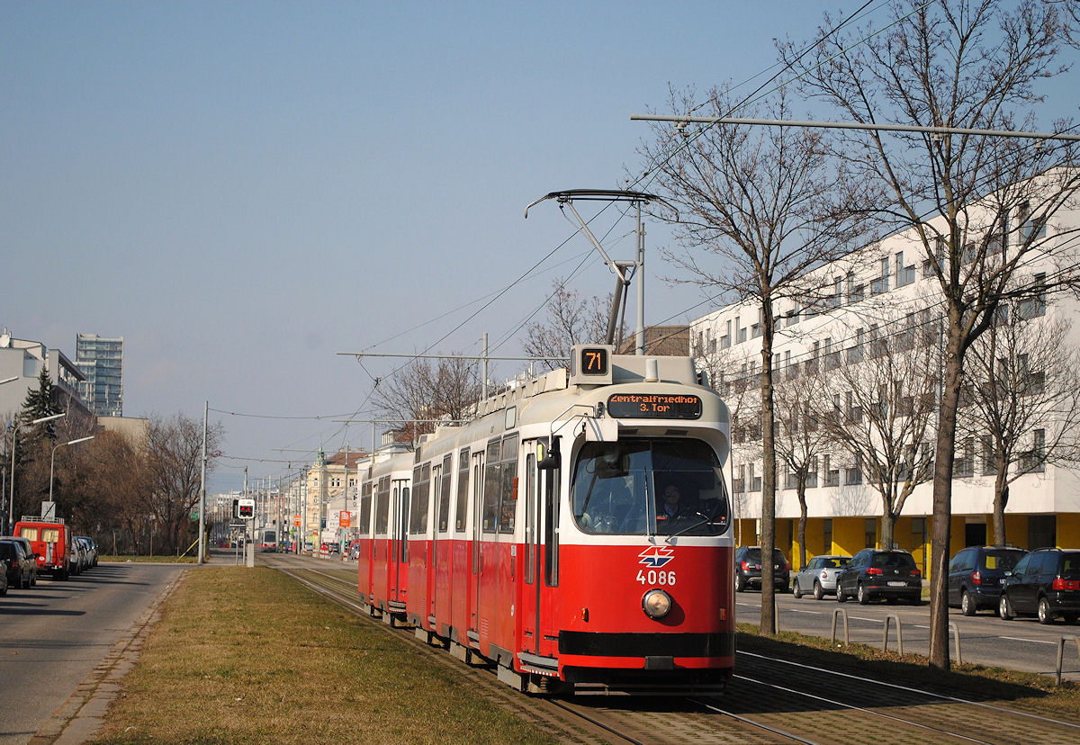 E2 4086 + c5 1486, Simmeringer Hauptstraße. (27.02.2015)