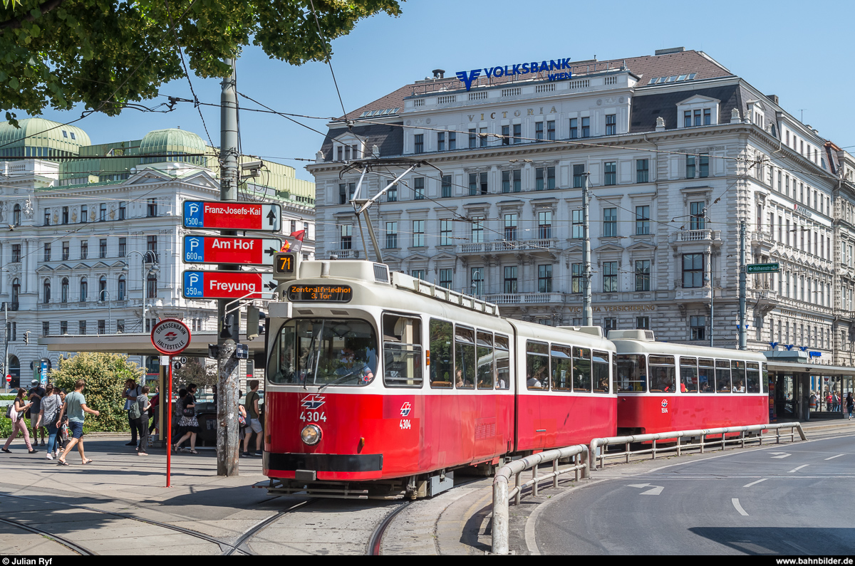 E2 4304 am 30. Mai 2017 am Schottentor.