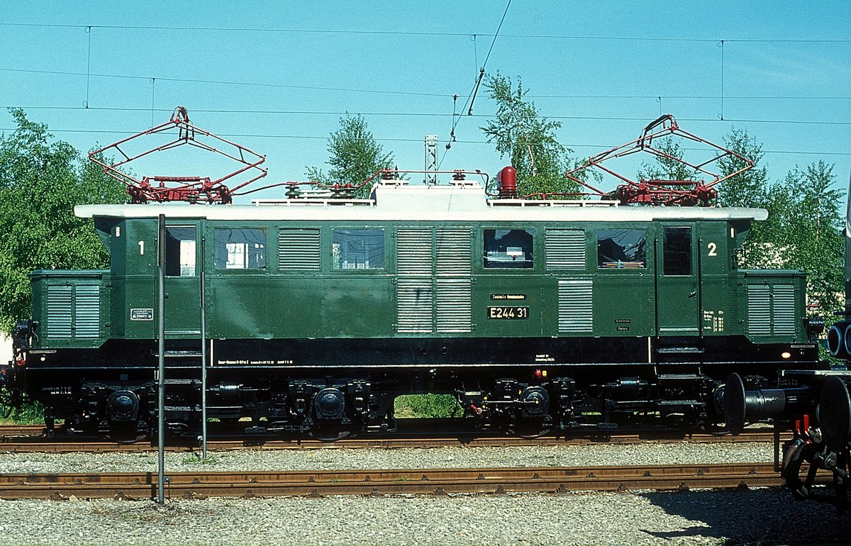 E244 31  M. - Freimann  26.05.79