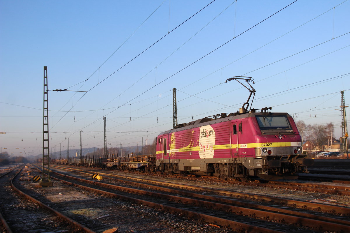 E37 027 am frühen Morgen des 15.2.17 in Haltern am See