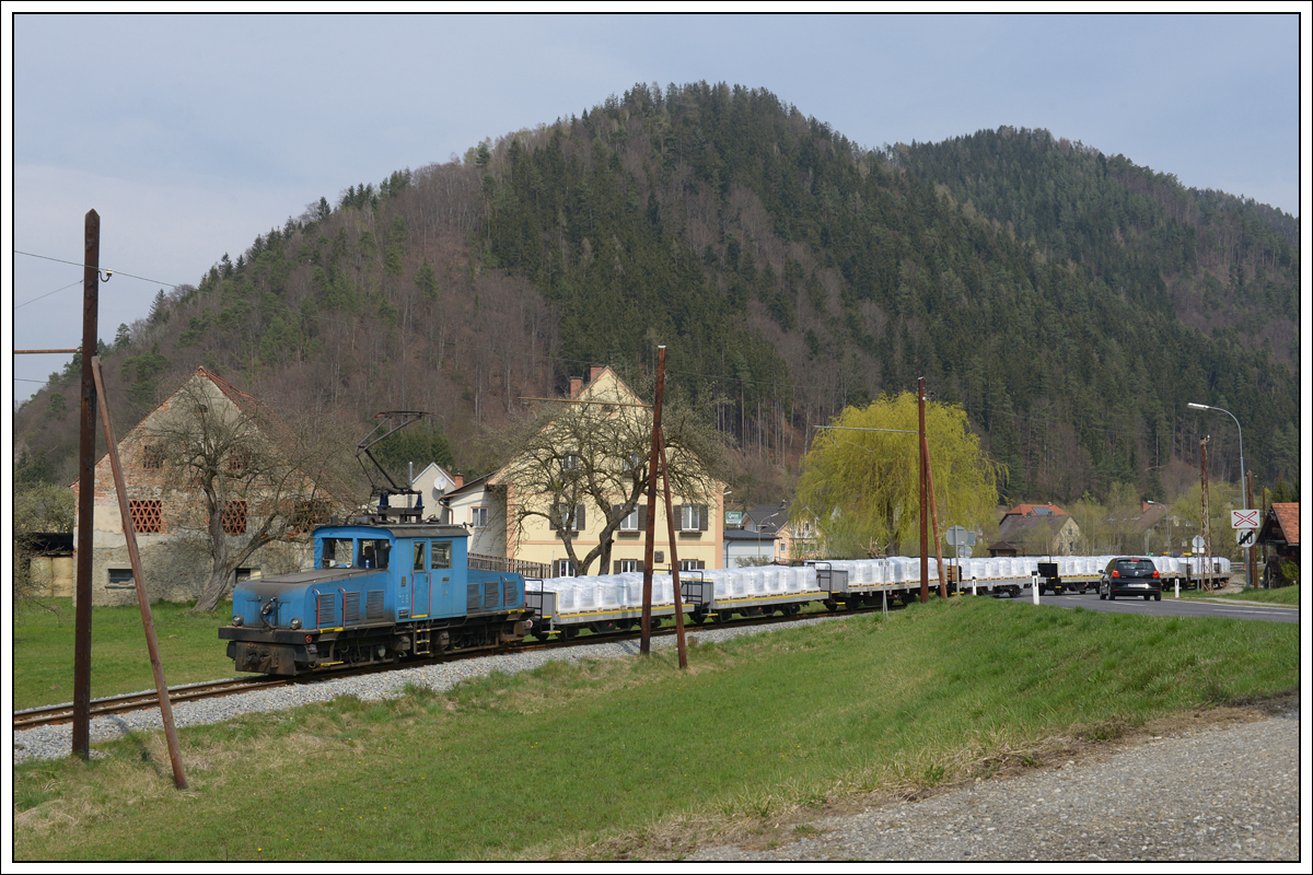 E4 der Breitenauerbahn am 3.4.2019 mit dem dritten beladenen Zug von Breitenau nach Mixnitz in Mautstatt.