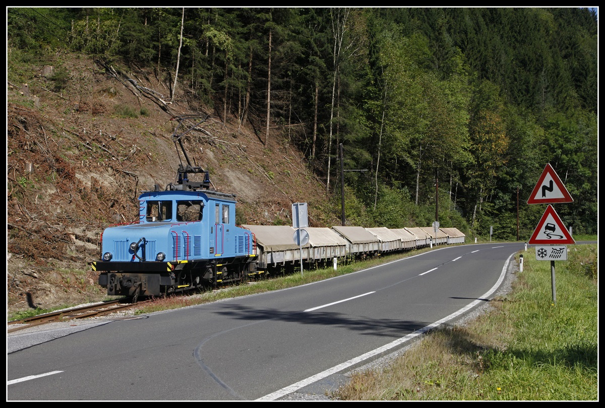 E4 mit Güterzug im Breitenauertal am 16.09.2019.
