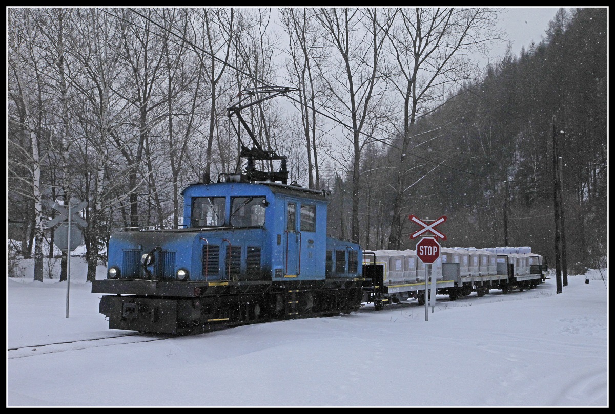 E4 mit Güterzug in S.Jakob am 10.01.2019.