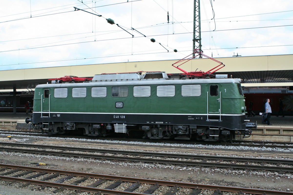 E40 128 am Nachmittag des 15.09.13 beim Bahnhofsfest vom Badischen Bahnhof in Basel ausgestellt auf Gleis 2.