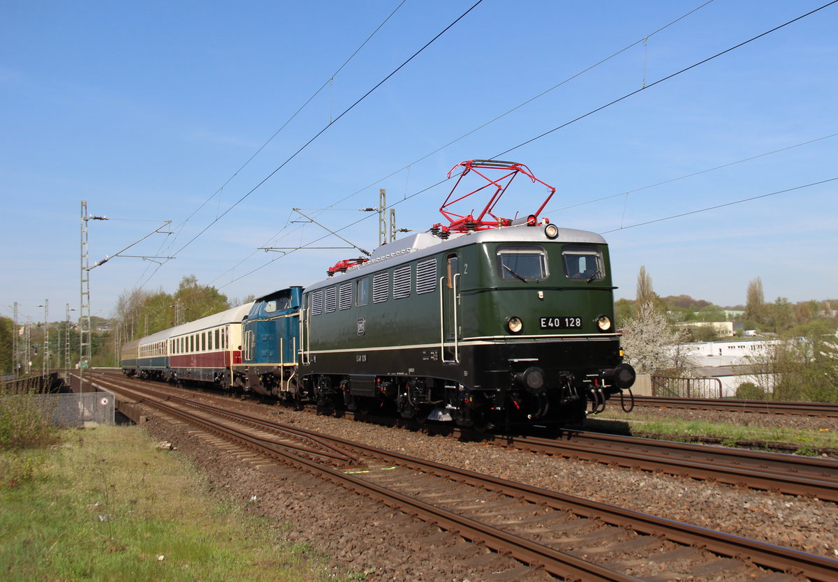 E40 128 zog am morgen des 18.4.18 eine V100 West und 3 Reisezugwagen aus Koblenz-Lützel nach Wustermark durch Wuppertal-Sonnborn