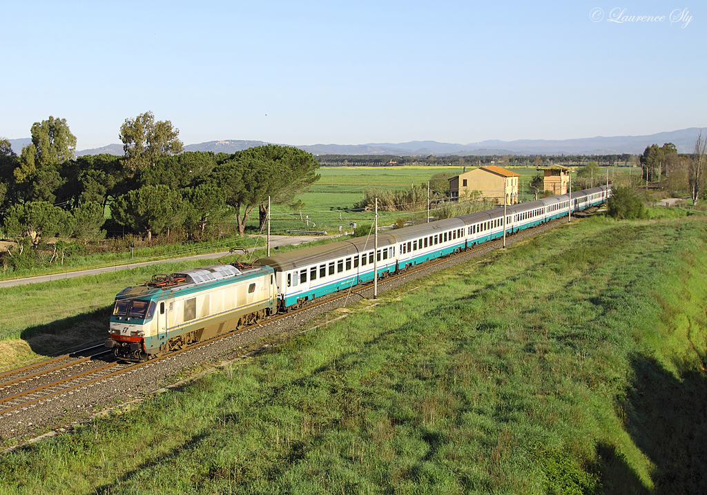 E.402 035 passes Bottegone whilst working IC501, 0510 Sestri Levante-Napoli Centrale, 15 April 2013