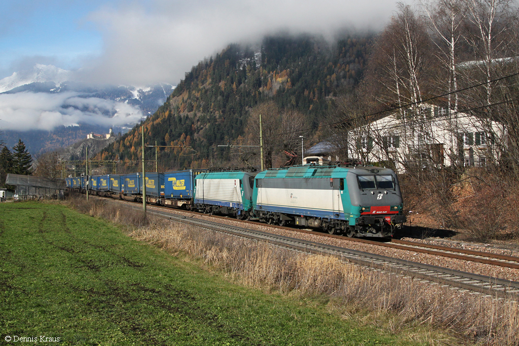 E405 021 + E412 013 mit dem Walter KLV Zug  am 16.11.2013 bei Campo di Trens an der Brennersdrampe.