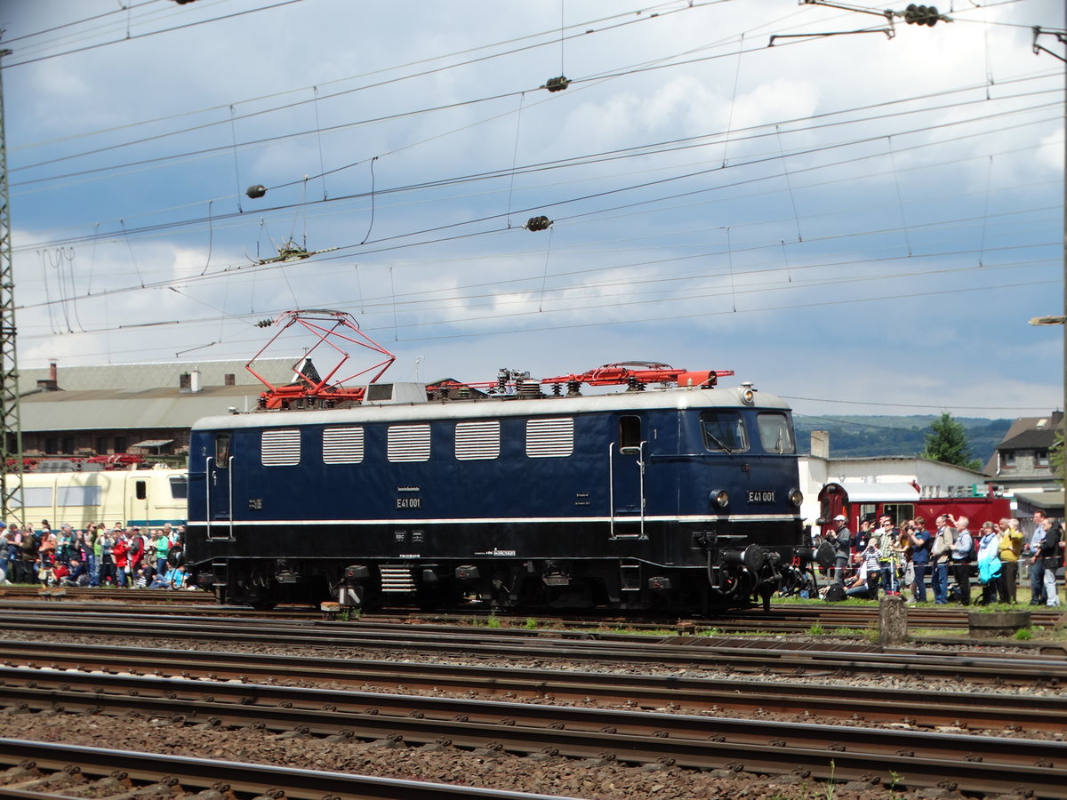 E41 001 am 18.06.16 in Koblenz von einen Gehweg aus fotografiert