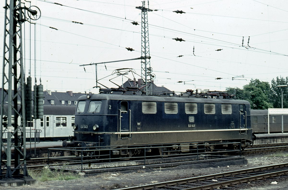 E41 043  Lz  in blau  Mönchengladbach 