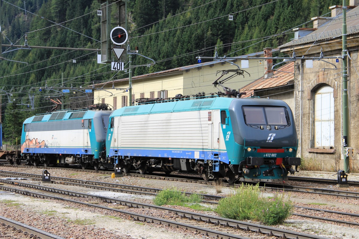 E412 002 und E405 028 bei der Einfahrt in den Bahnhof Brenner/Brennero am 3.9.2014