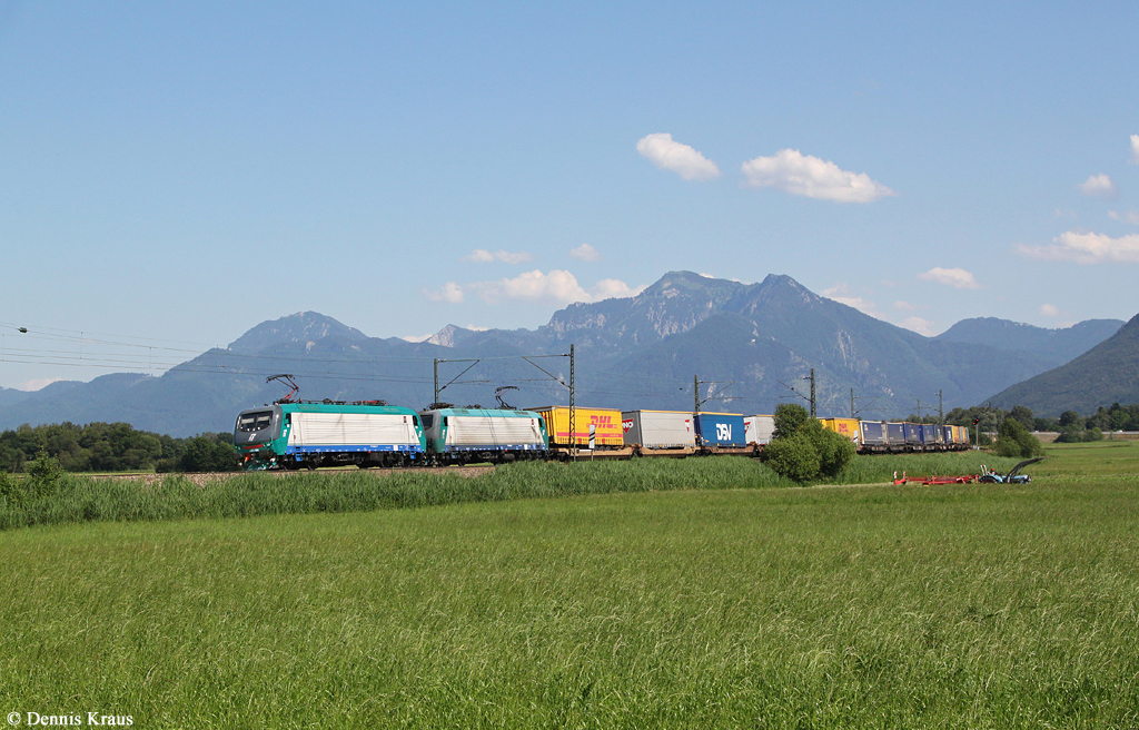 E412 006 + E412 018 mit umgeleiteten KLV Zug am 16.06.2012 bei Bernau.