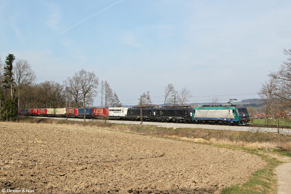 E412 017, 189 986 und 189 997 mit einem KLV Zug am 22.03.2014 bei Aßling.