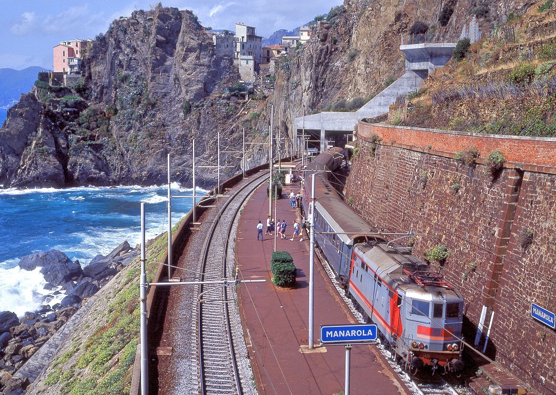 E424 343, Manarola, 10.09.1993, Zug 11361.
