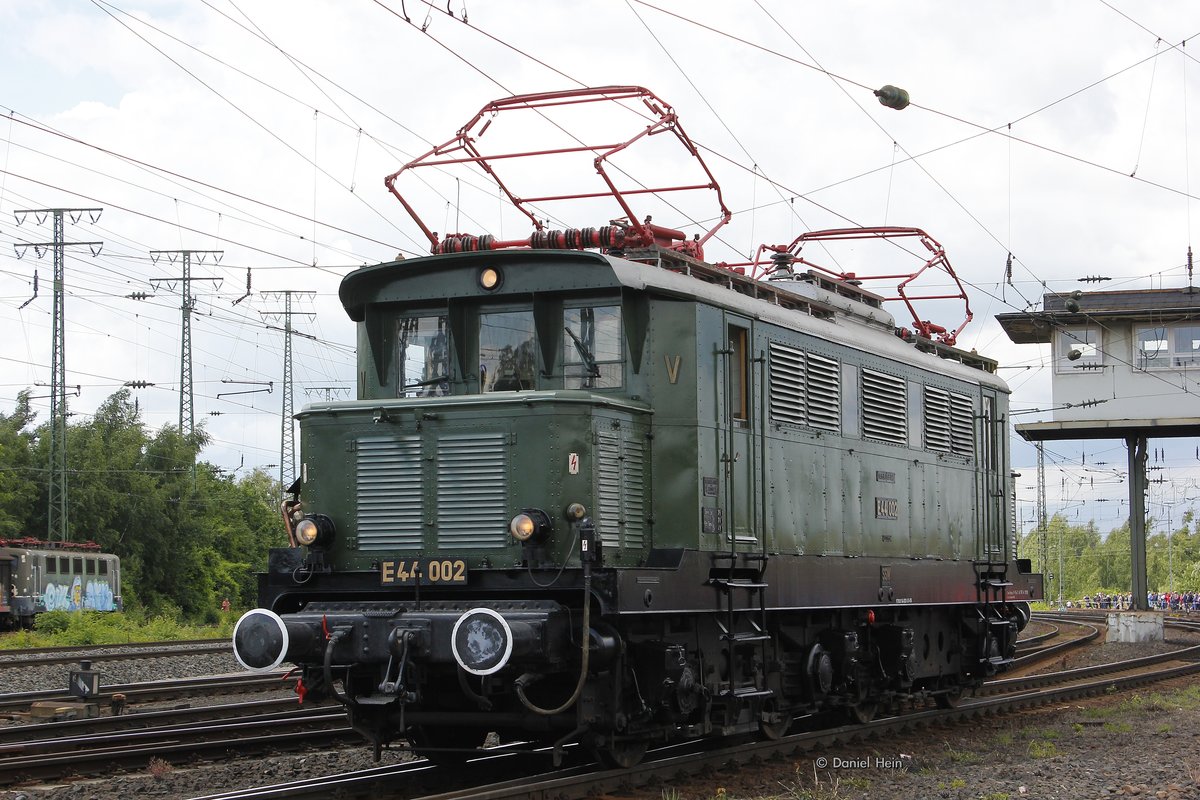 E44 002 bei der Lokparade  60 Jahre Einheitslokomotiven  im DB Museum Koblenz Lützel, am 18.06.2016.