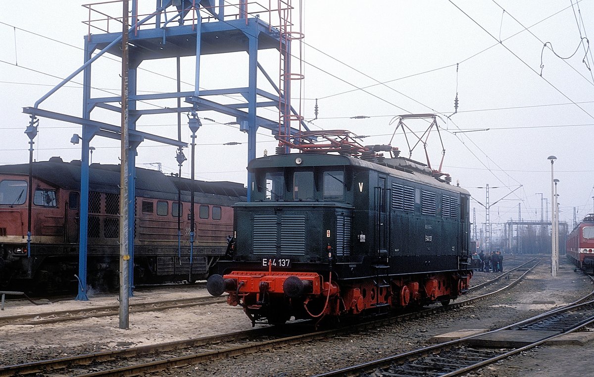 E44 137  Rostock  04.04.91